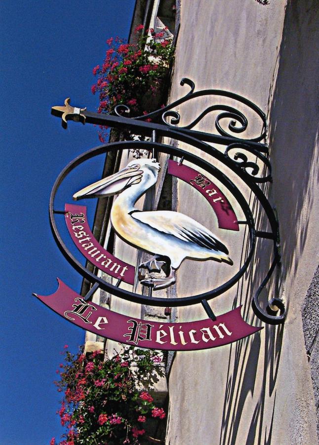 Le Pelican Hotel Rochefort-en-Terre Exterior photo
